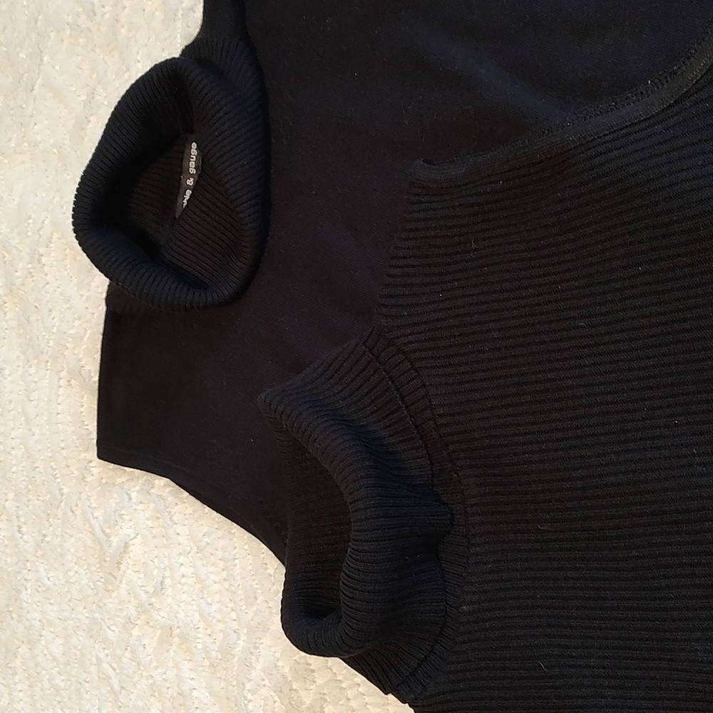 Size XL, and L, Cable and Gauge sleeveless tops